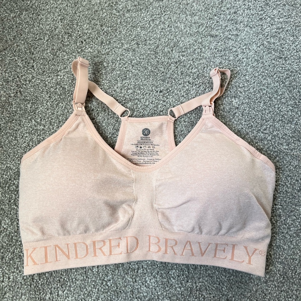 Kindred Braverly Nursing Sports Bra, size Medium. Light Pink.